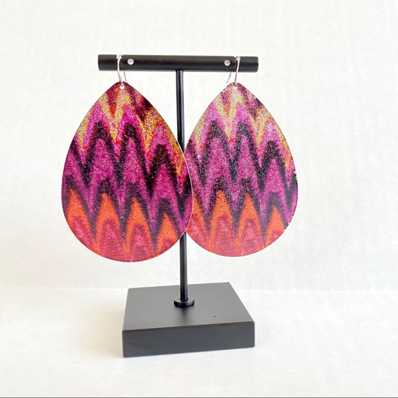 Boutique Jewelry - FREE with $25+ order❗️Earrings boho vibrant pink